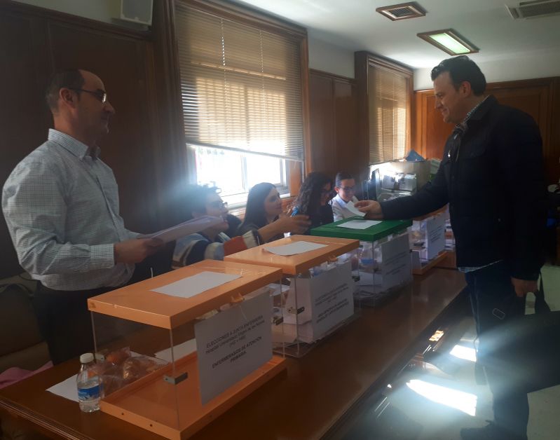 Los hospitales Virgen de las Nieves y Campus de la Salud  cuentan ya con sus respectivas Juntas de Enfermería, avanzando así en el proceso de desfusión