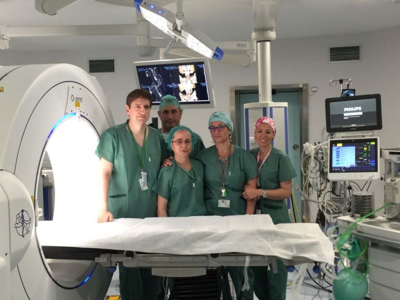 Un total de 75 pacientes han sido intervenidos en Granada con un escáner y navegación intraoperatoria de última generación para cirugía guiada por imagen