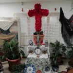 El Hospital Universitario Virgen celebra la Cruz de mayo con un alegato al fomento de la lectura