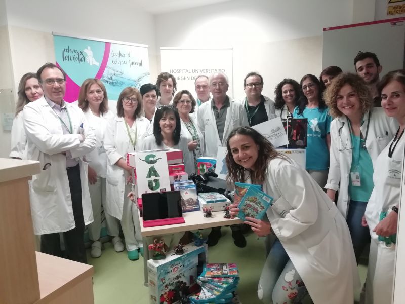 Relevos por la Vida dona consolas para hacer más llevadera la estancia hospitalaria de pacientes oncológicos adolescentes