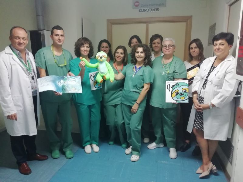 El Hospital Virgen de las Nieves inicia `Operación Quiro´, un cuento y un peluche para recorrer el quirófano
