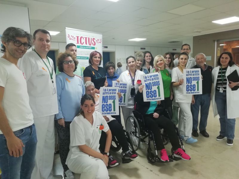 El Hospital Virgen de las Nieves se suma al Día Mundial del Ictus junto con la asociación Neuroafeic