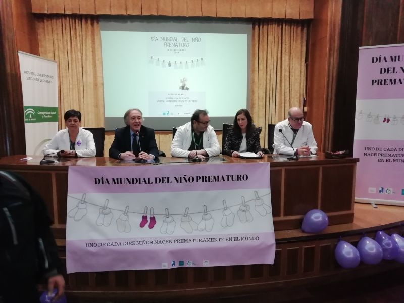 El Hospital Virgen de las Nieves gradúa a niños prematuros con una entrega de diplomas