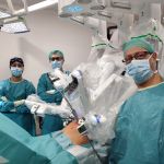 El Hospital Virgen de las Nieves realiza la primera intervención quirúrgica con el robot Da Vinci