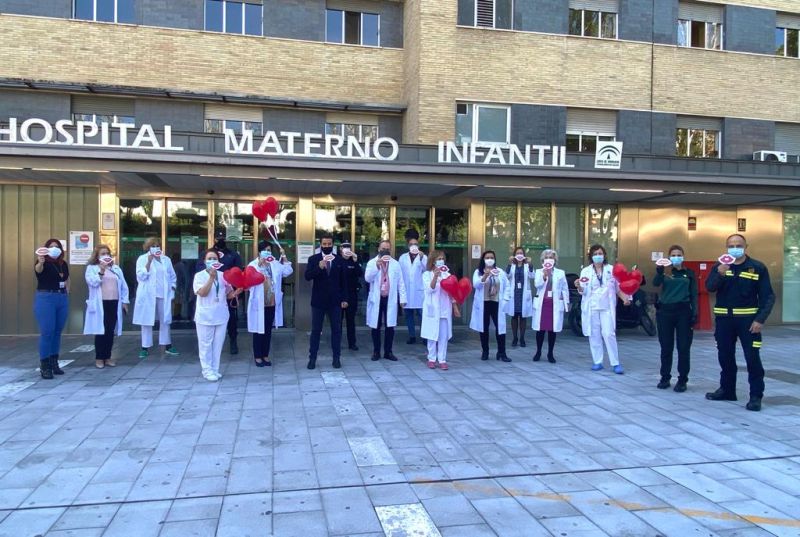 El Hospital Virgen de las Nieves lanza besos, a distancia, para celebrar el Día Nacional del Niño Hospitalizado