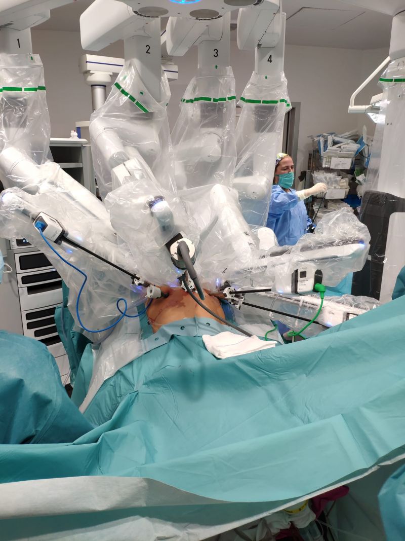 El Hospital Virgen de las Nieves retoma la cirugía robótica tras la pandemia Covid19