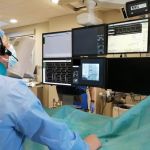 El Hospital Virgen de las Nieves implanta un marcapasos sin cable que simula la estimulación natural del corazón