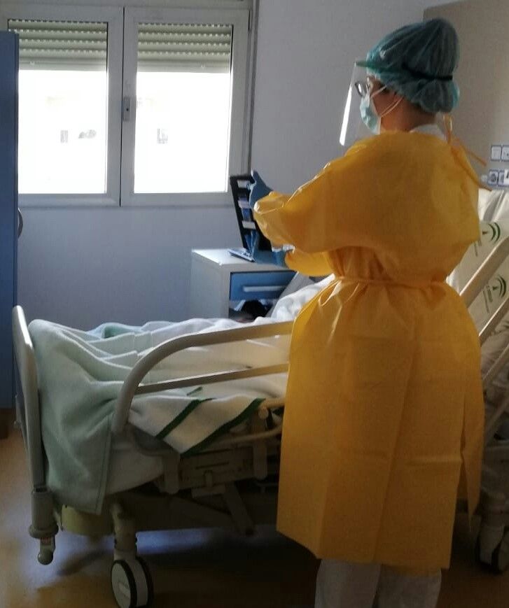 Enfermería refuerza la comunicación entre pacientes Covid19 y familiares