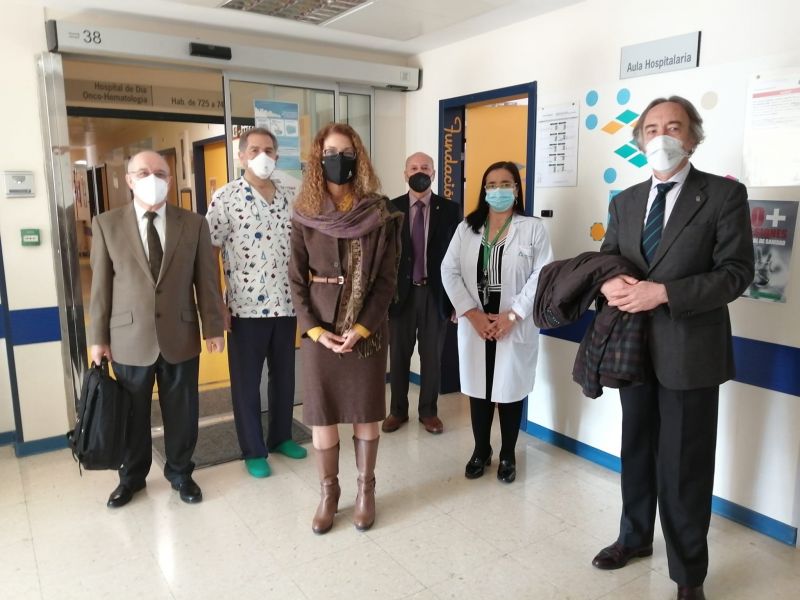 Los delegados de Salud y Familias y Educación y Deportes visitan las aulas hospitalarias