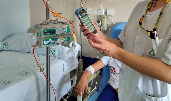 El Hospital Virgen de las Nieves administra quimioterapia a menores con un nuevo sistema más seguro