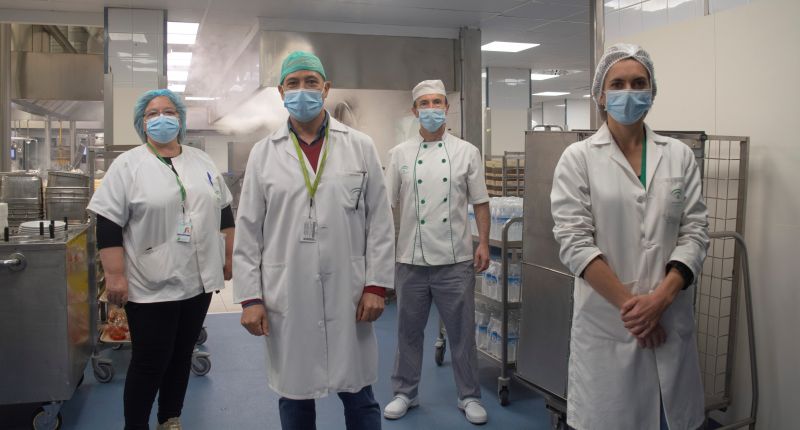 El Hospital Virgen de las Nieves ofrece elección de menú a pacientes hospitalizados