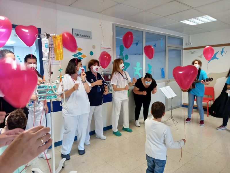 El Hospital Virgen de las Nieves celebra el Día del Niño hospitalizado