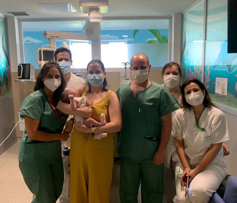 Un gran equipo de profesionales salva la vida a una bebé