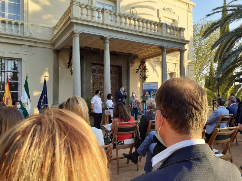 El Hospital asiste a la presentación del calendario de Granadown