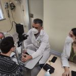 El Hospital Virgen de las Nieves trata un tipo de inflamación ocular con abordaje conjunto de Medicina Interna y Oftalmología