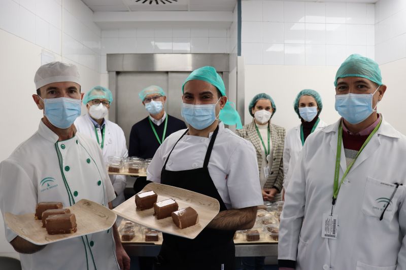El Hospital Virgen de las Nieves celebra el 28 F con un menú andaluz y un postre de ‘reyes’