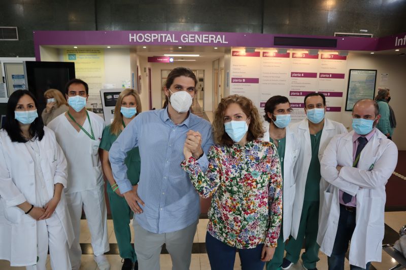 El Hospital Virgen de las Nieves salva la vida de un paciente Covid gracias a una técnica que sustituye la función de los pulmones