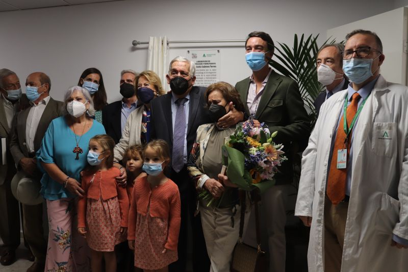El Hospital Virgen de las Nieves homenajea al hematólogo Antonio Cabrera por su ejemplo para los profesionales
