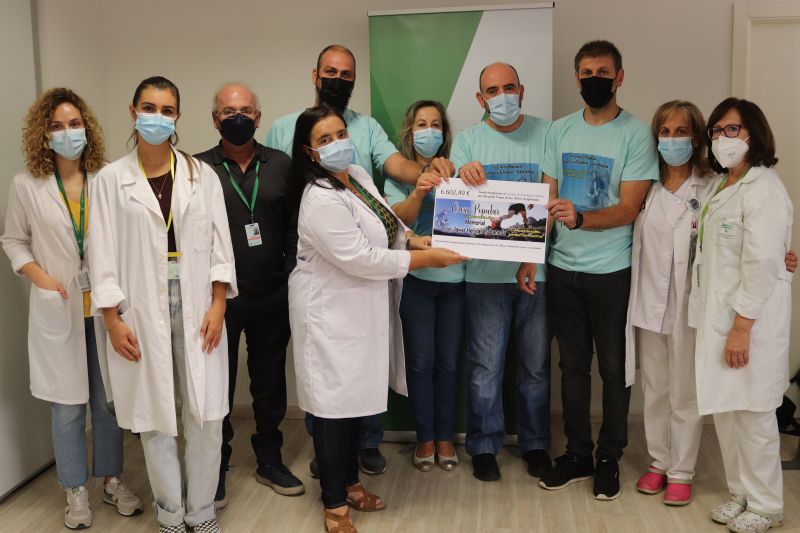El Hospital Virgen de las Nieves recibe una donación ‘muy especial’ para mejorar la confortabilidad en Oncología
