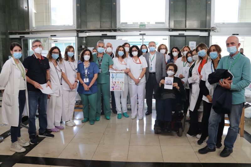 El Hospital Virgen de las Nieves dedica el mes de noviembre a visibilizar la labor de las personas cuidadoras