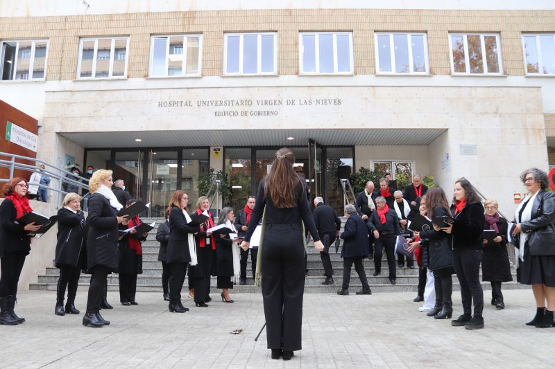 El Hospital Virgen de las Nieves inaugura la Navidad con un recital de villancicos