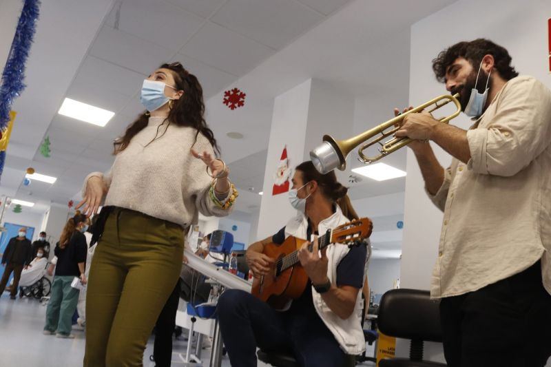Lamaar ofrece un recital en el hospital de día