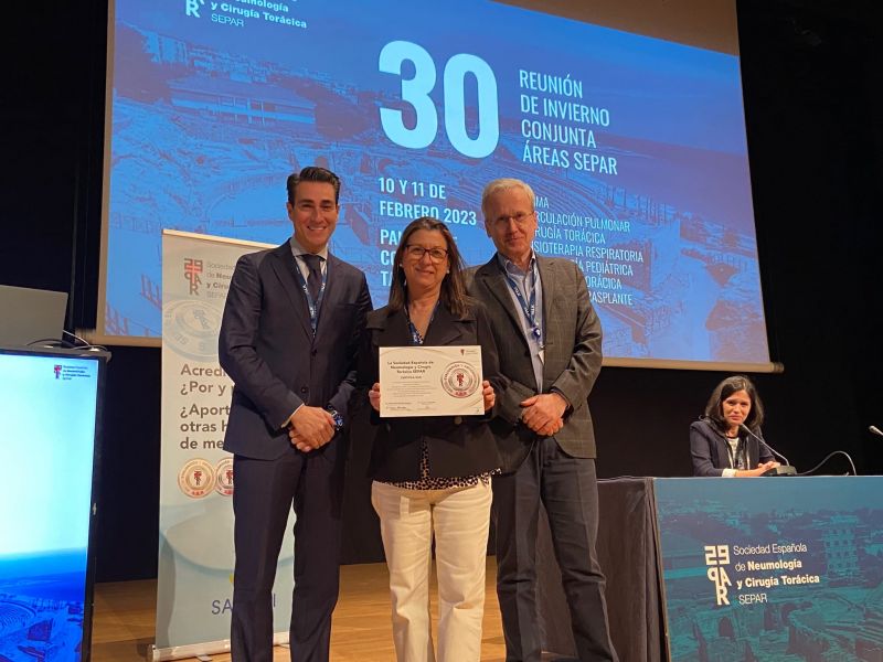 El Hospital Virgen de las Nieves, premiado por su excelencia en Neumología