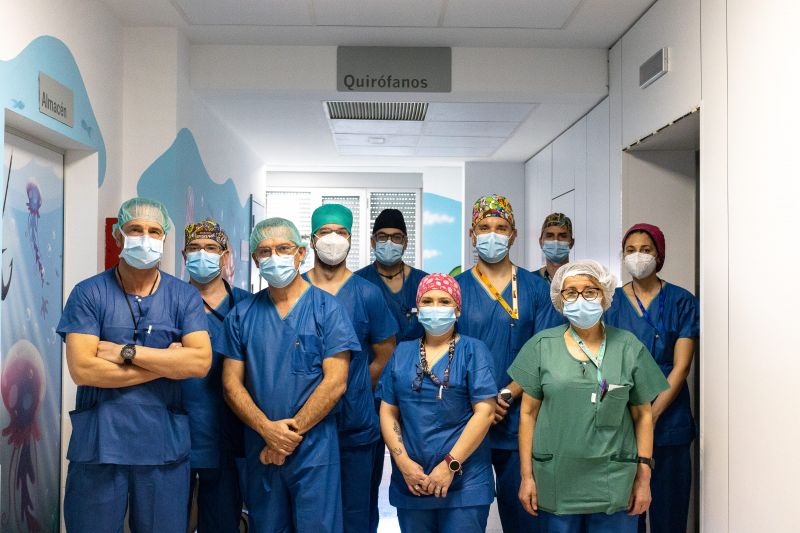 El Hospital Virgen de las Nieves corrige una malformación de columna congénita severa de un niño de 3 años