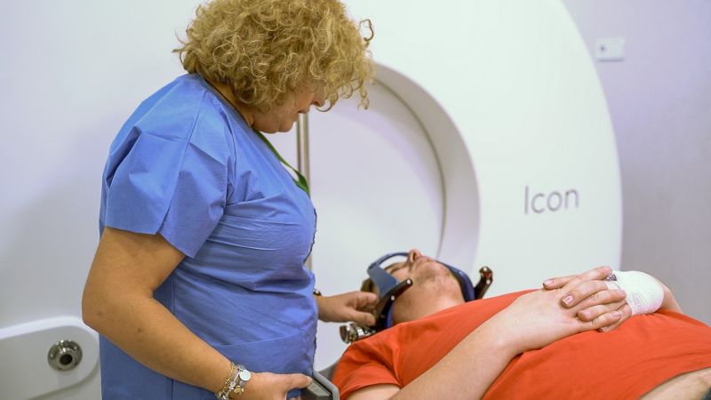 Más del 72% de la plantilla del Hospital Virgen de las Nieves está compuesta por mujeres