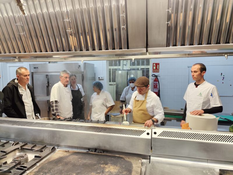 Profesionales de Cocina se forman en técnicas culinarias de vanguardia
