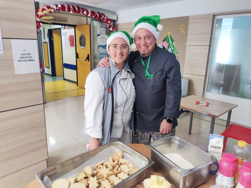 El servicio de Alimentación Hospitalaria prepara un taller de decoración de galletas navideñas para los peques hospitalizados