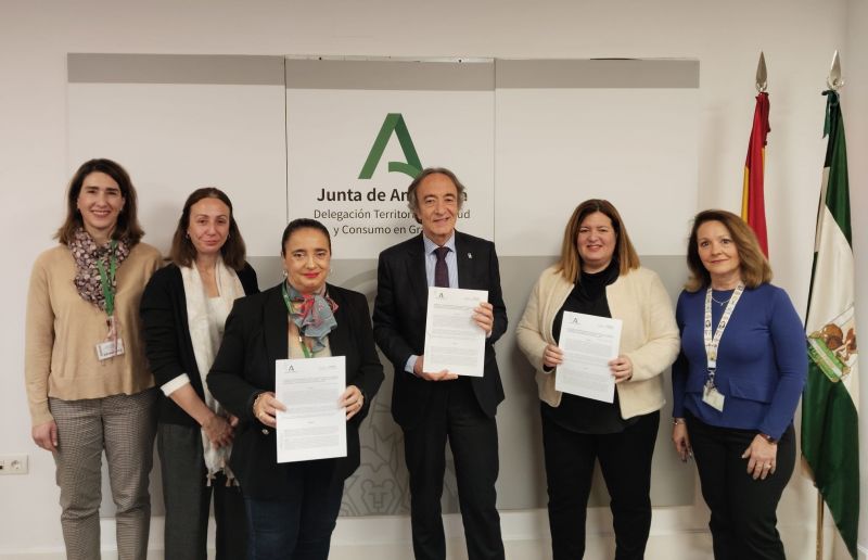 El Hospital Virgen de las Nieves firma un convenio de colaboración con Asprodes para consolidar su apoyo a la personas sordas