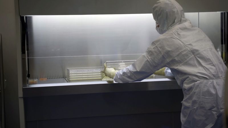 El Hospital Virgen de las Nieves renueva la certificación para fabricar medicamentos de terapias avanzadas