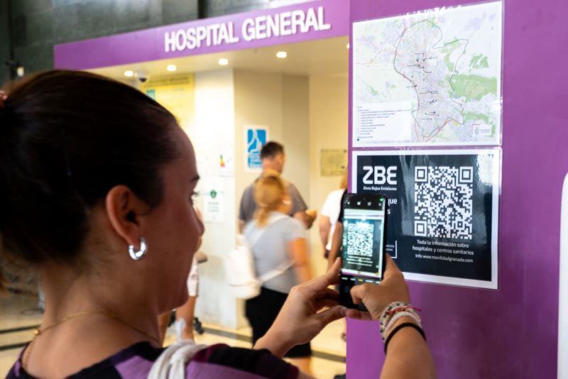 El Hospital Virgen de las Nieves inicia una campaña informativa sobre la Zona de Bajas Emisiones