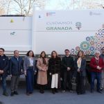 Representantes municipales, directivos y profesionales ante el nuevo autocompactador.jpeg