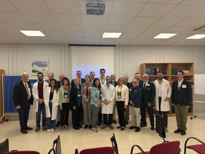 Dermatólogos estadounidenses visitan el servicio de Dermatología