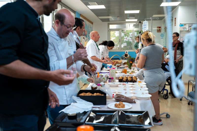 Los peques hospitalizados en el Materno Infantil cocinan recetas saludables junto a chefs de prestigio