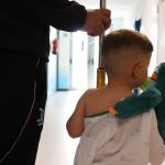 ‘Quiro’, la mascota que explica a los menores cómo prepararse ante una cirugía en el Materno Infantil