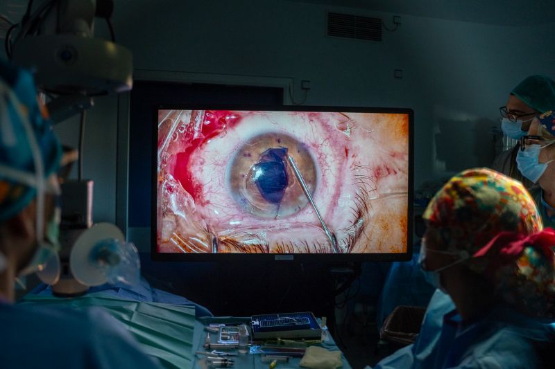 El Hospital Virgen de las Nieves incorpora tecnología 3D en un tipo de trasplante de córnea