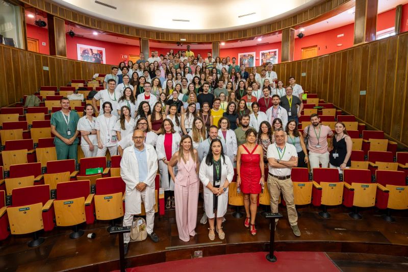 El Hospital Virgen de las Nieves recibe a 144 especialistas residentes que inician su docencia