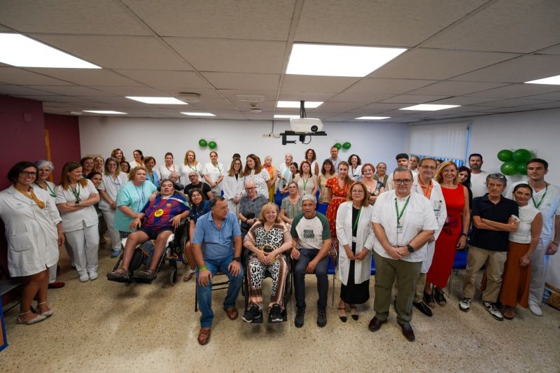 El Hospital Virgen de las Nieves aborda el papel de la rehabilitación en pacientes con ELA en un encuentro