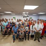 Sanitarios , pacientes y familiares en el encuentro.jpeg