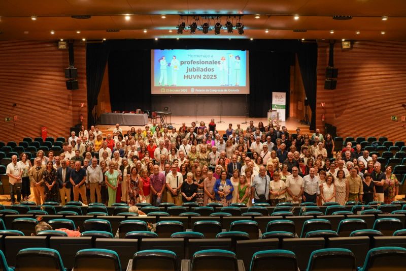 El Hospital Virgen de las Nieves homenajea a sus 213 profesionales jubilados en 2025