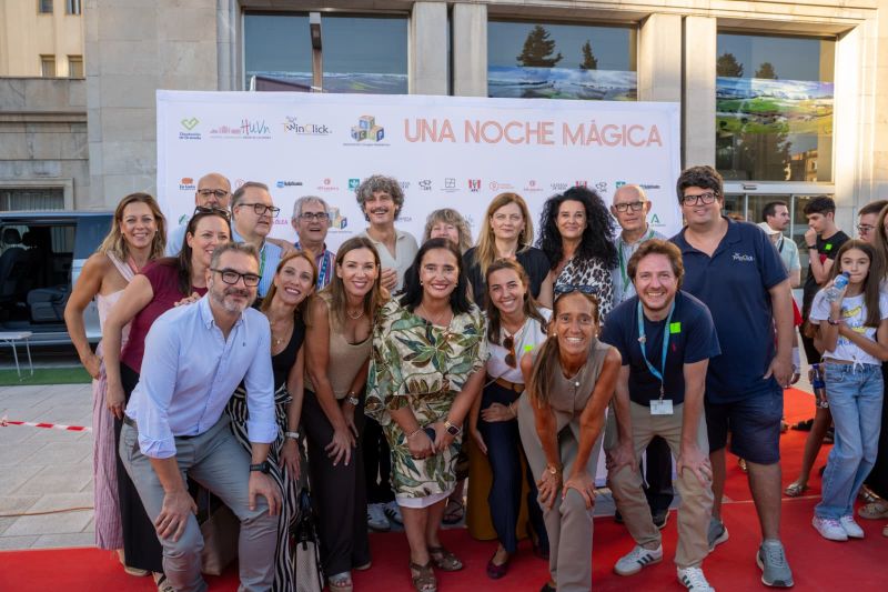 El Hospital Virgen de las Nieves sorprende a los peques hospitalizados con Una Noche Mágica’ de cine