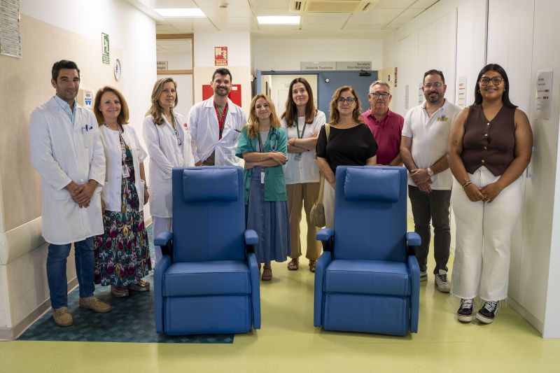 El Hospital Virgen de las Nieves recibe una donación gracias a una pieza musical en recuerdo de un paciente