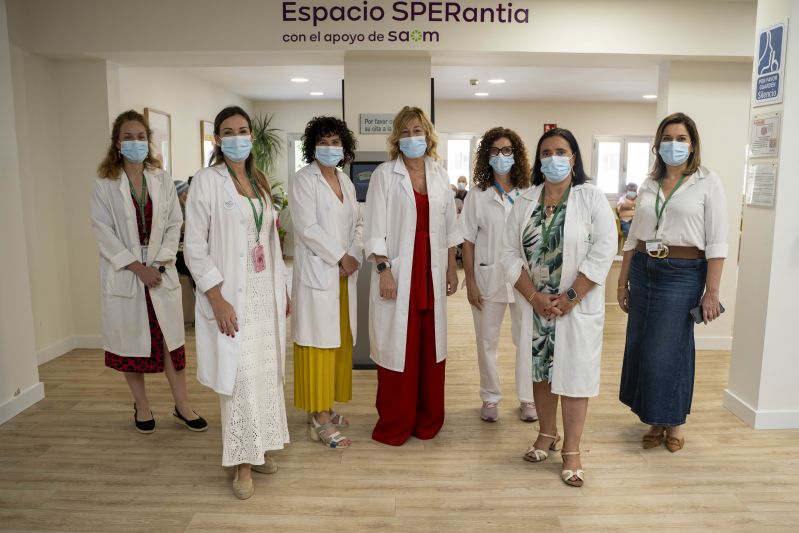 El Hospital Virgen de las Nieves humaniza los espacios de la sala de espera del hospital de día de Oncología