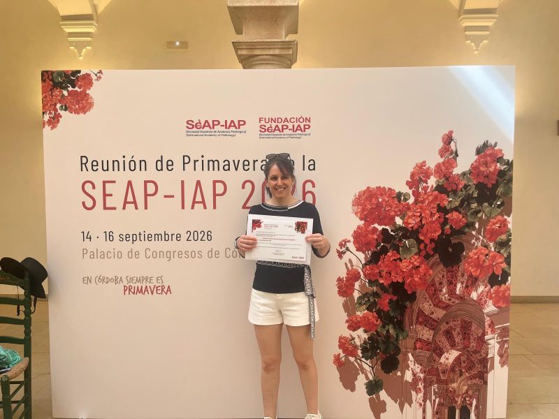 Una residente de Anatomía Patológica de Granada, premiada por el estudio de un tumor poco frecuente